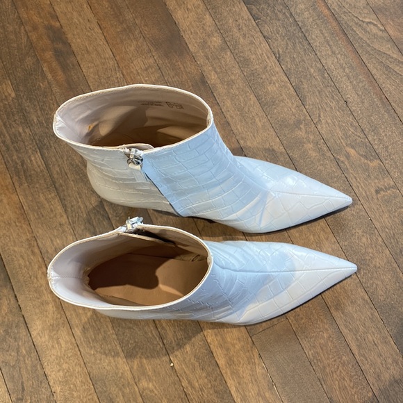 NWOT Leather Embossed Zara Bootie - Picture 7 of 10